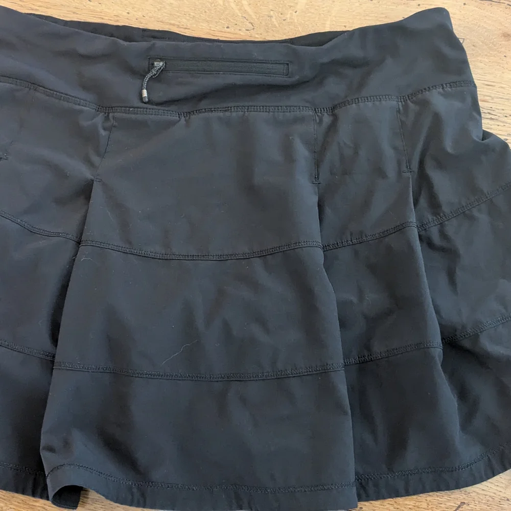 Set Of 2 Lululemon Size 8 Women's Skorts - Black and White - Picture 5 of 9